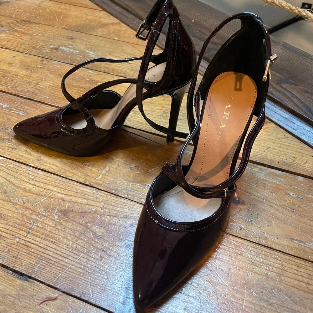 Zara burgundy criss cross heels